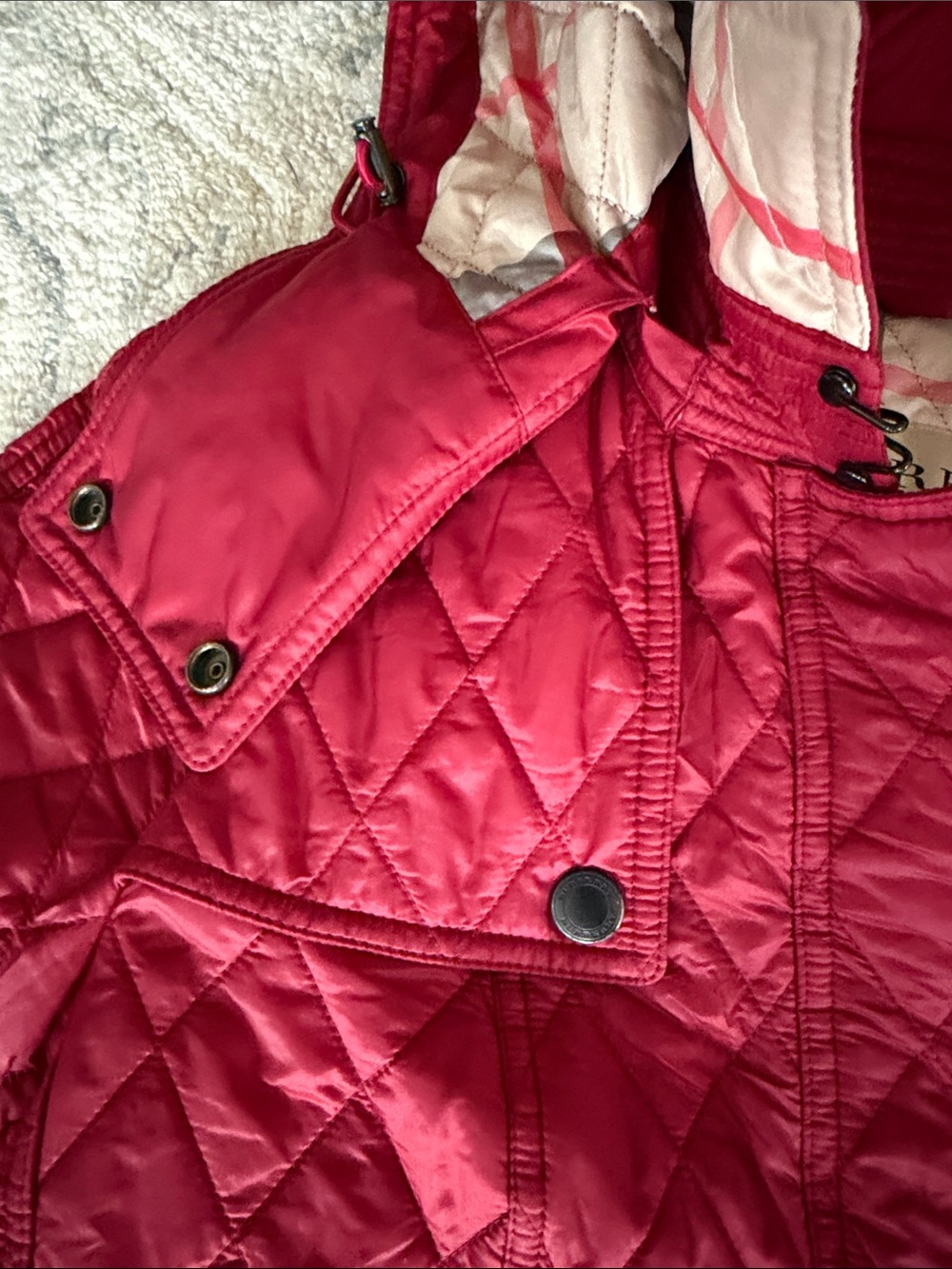 Burberry Red Quilted Hooded Puffer Jacket in EC , the belt is missing - Picture 8 of 11